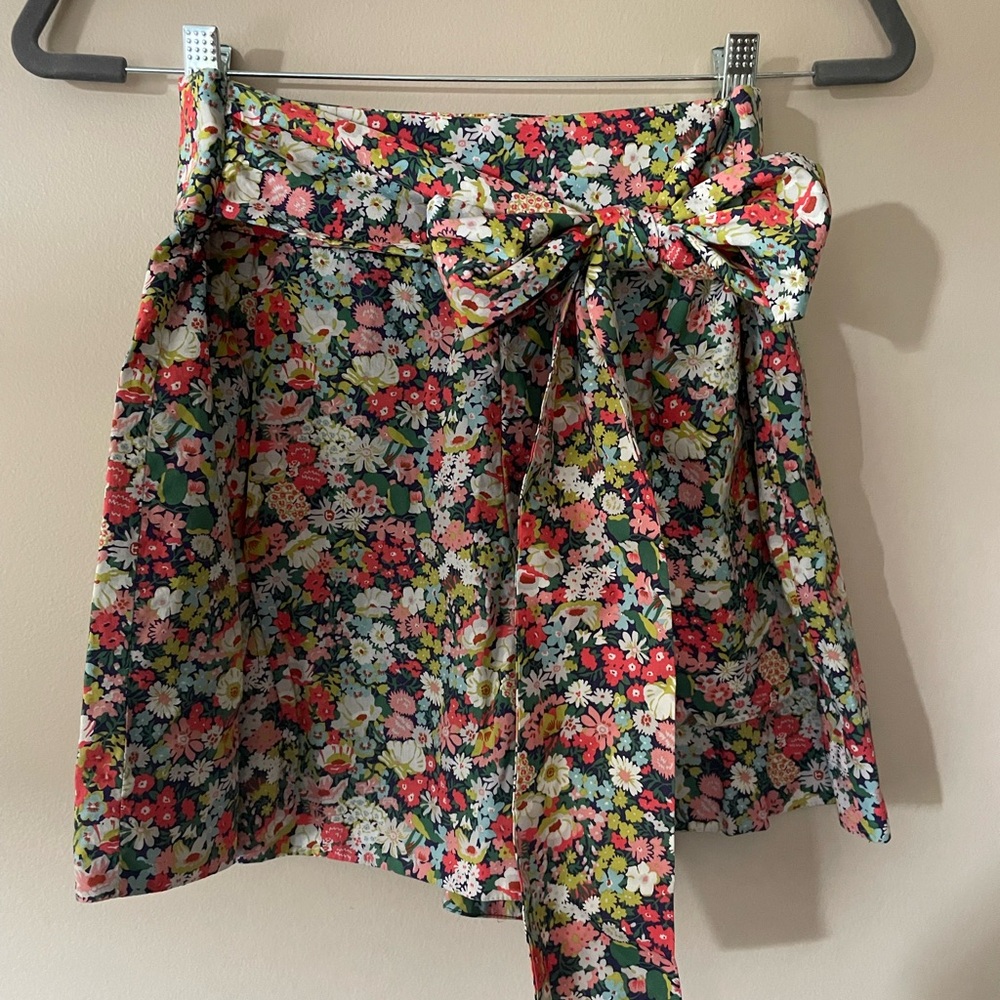 Library of London j crew shorts